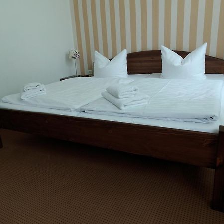 Pension & Restaurant "Alte Schule" Kluis Bilik gambar