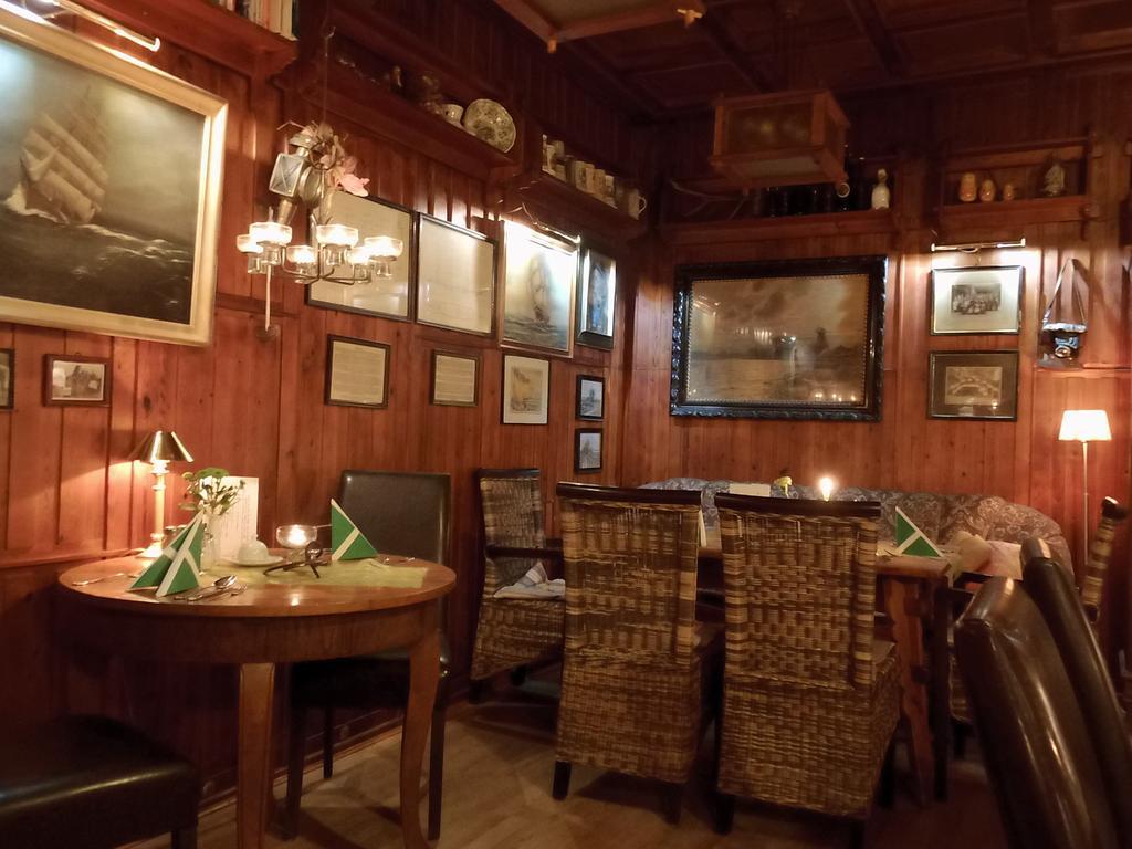Pension & Restaurant "Alte Schule" Kluis Luaran gambar
