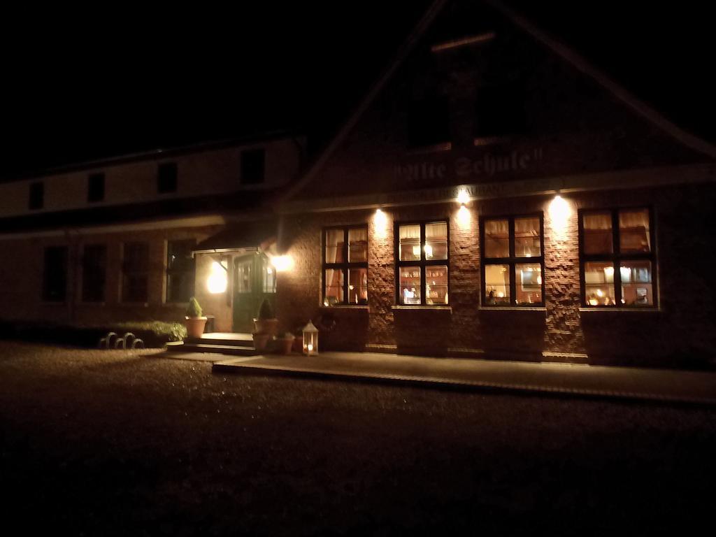 Pension & Restaurant "Alte Schule" Kluis Luaran gambar