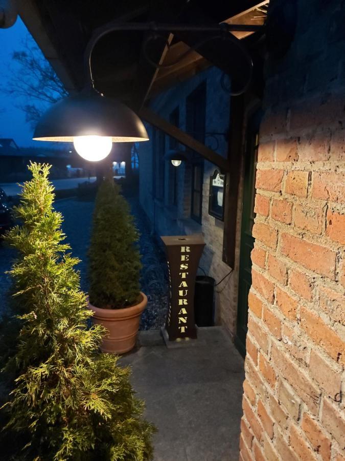 Pension & Restaurant "Alte Schule" Kluis Luaran gambar