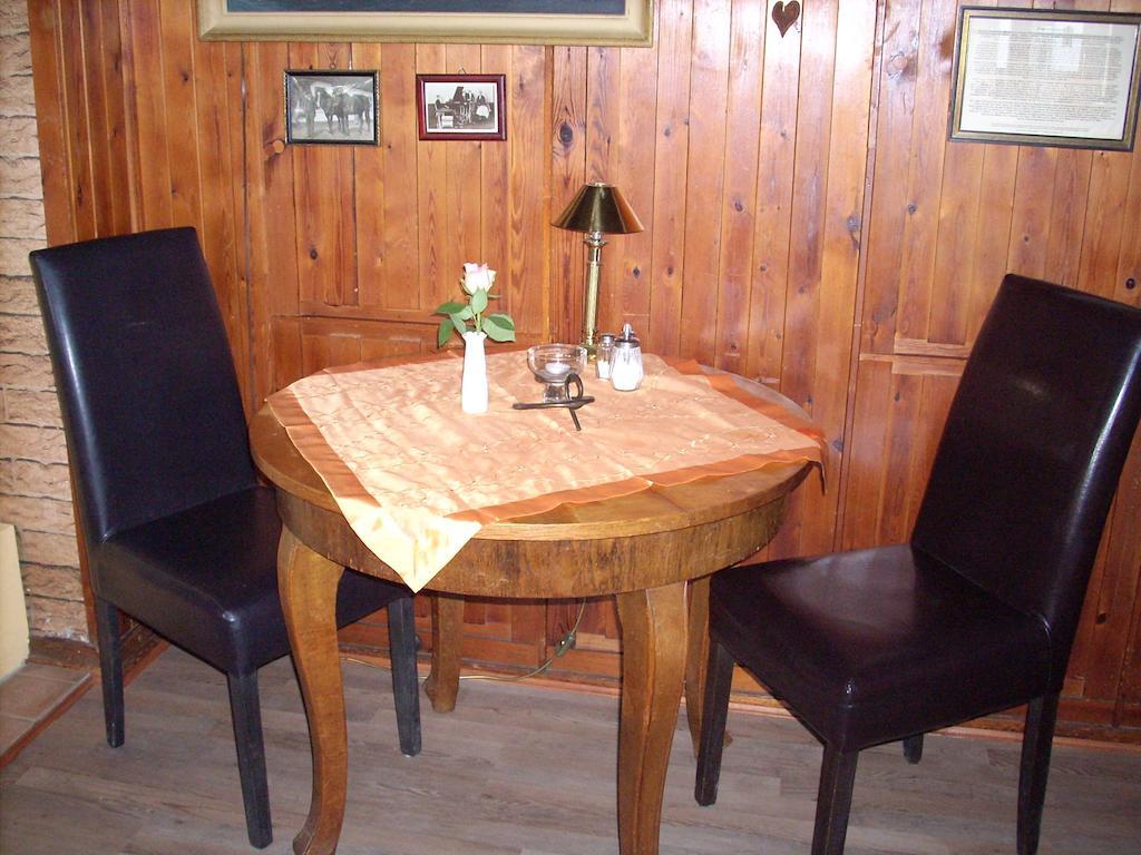 Pension & Restaurant "Alte Schule" Kluis Luaran gambar