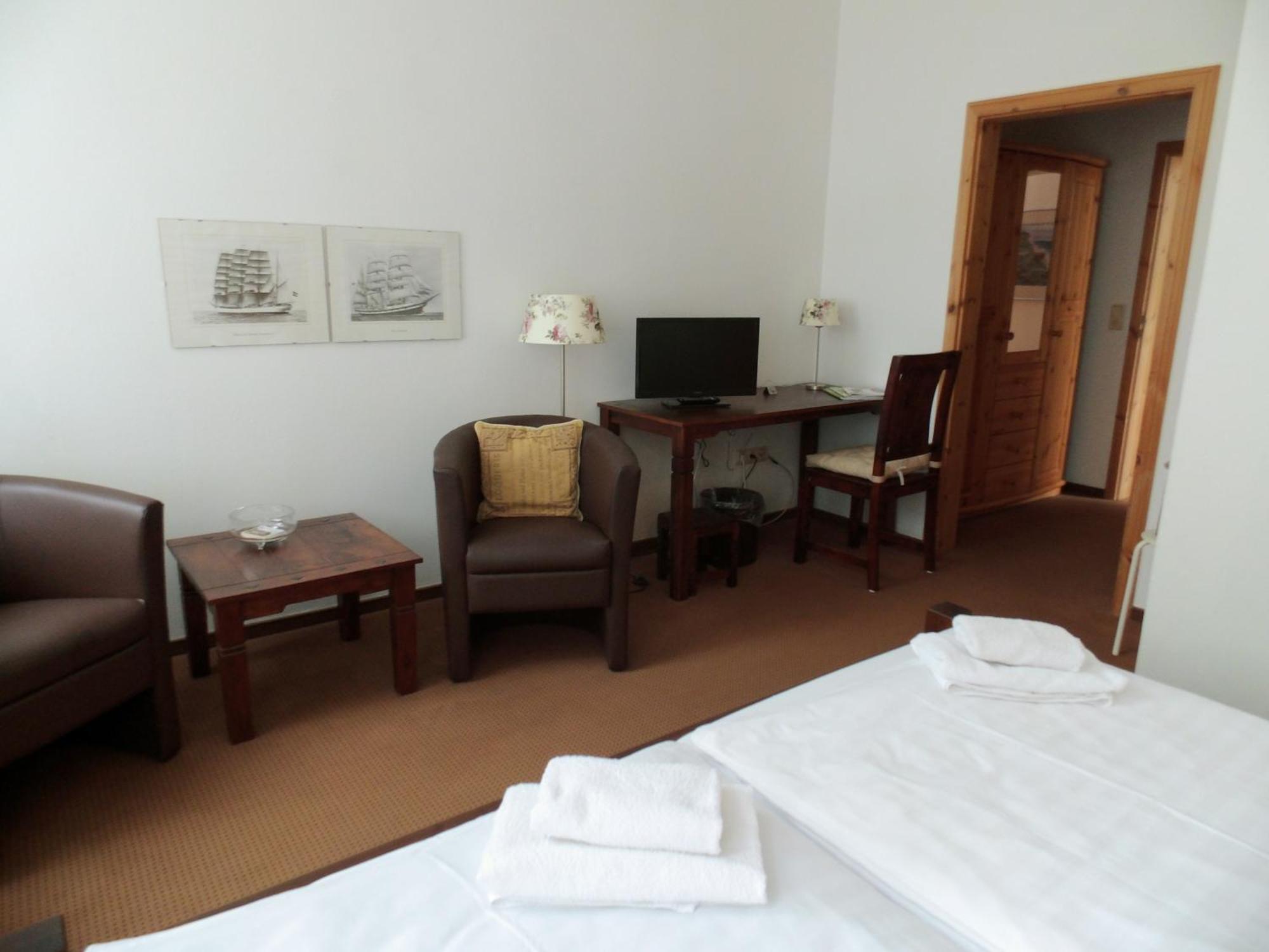 Pension & Restaurant "Alte Schule" Kluis Bilik gambar