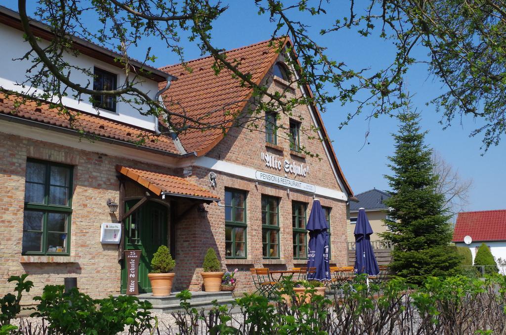 Pension & Restaurant "Alte Schule" Kluis Luaran gambar