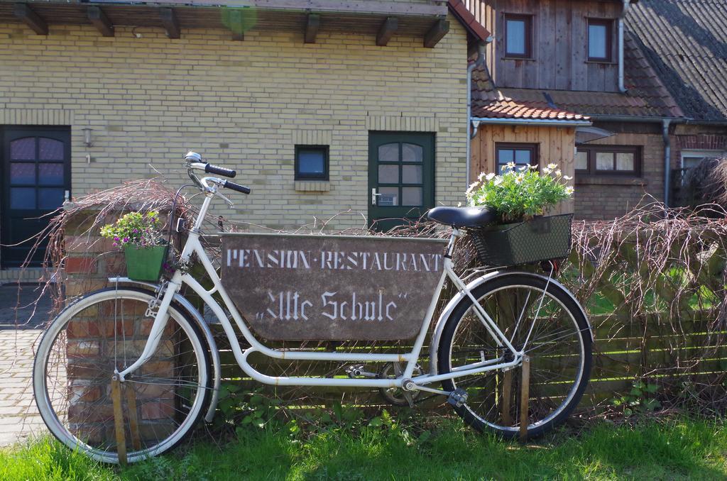 Pension & Restaurant "Alte Schule" Kluis Luaran gambar