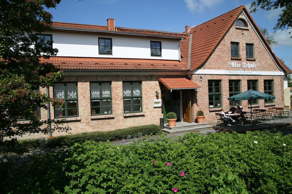 Pension & Restaurant "Alte Schule" Kluis Luaran gambar